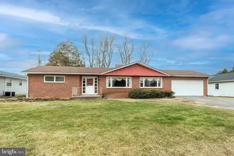 48 Delaware Ave, Littlestown, PA 17340