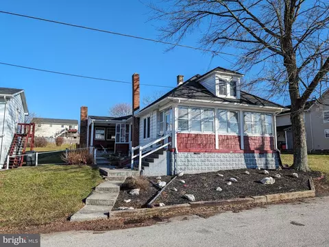112 4th St, Biglerville, PA 17307