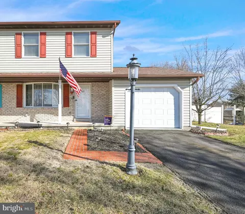 69 Sycamore Ln, Hanover, PA 17331