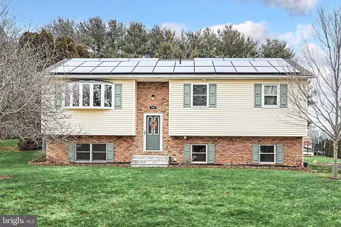 780 Lingg Rd, New Oxford, PA 17350