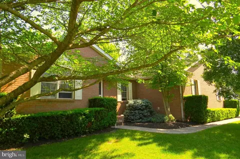 11 Clover Dr, Littlestown, PA 17340