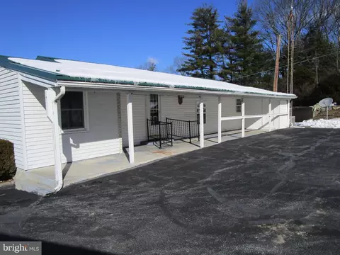 25 Buchanan Valley Rd, Orrtanna, PA 17353