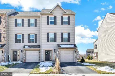 77 Katelyn Dr, New Oxford, PA 17350