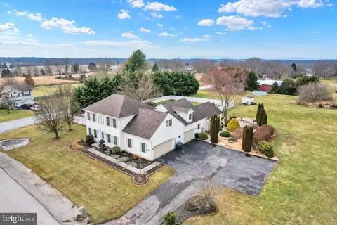 10 Amanda Dr, Littlestown, PA 17340