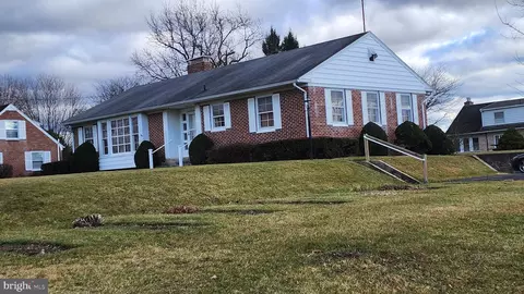 128 W Hanover St, Biglerville, PA 17307