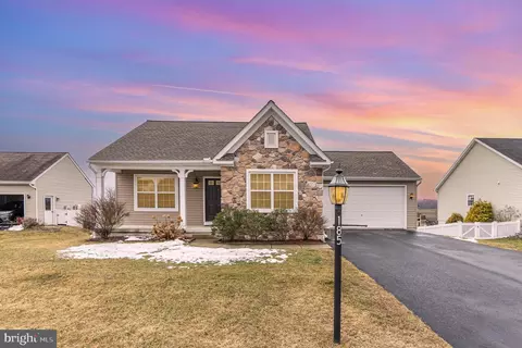 185 W Imperial Dr, Aspers, PA 17304