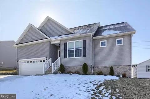 23 Skyview Cir, Hanover, PA 17331