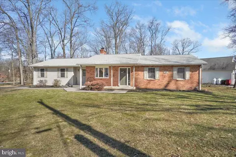 240 Forrest Dr, Gettysburg, PA 17325