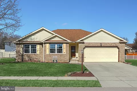 51 Commanche Trl, Hanover, PA 17331