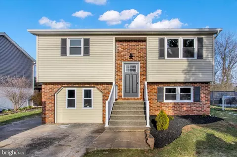 56 Fawn Ave, New Oxford, PA 17350