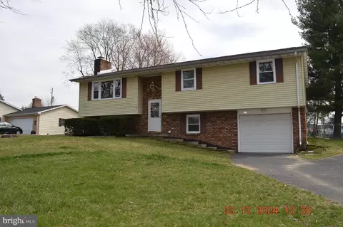 317 Parkway Dr, Littlestown, PA 17340