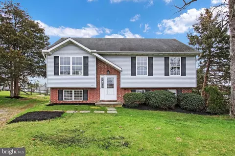 330 Mcsherry Woods Dr, Littlestown, PA 17340