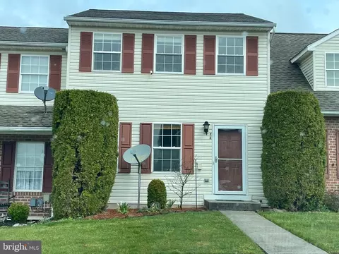 73 Fiddler Dr, New Oxford, PA 17350