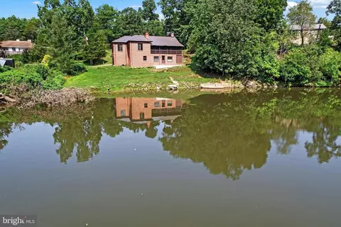 125 N Hickory Ln, New Oxford, PA 17350