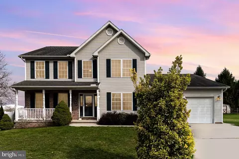 25 Wheaton Dr, Littlestown, PA 17340