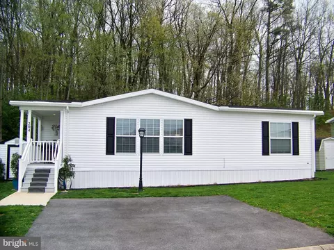 204 Eagle Dr, Hanover, PA 17331