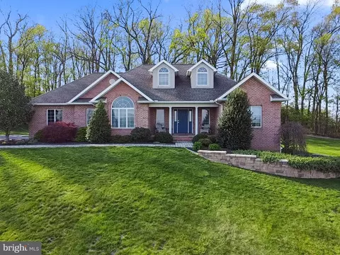 235 Villa Vista Ave, Hanover, PA 17331