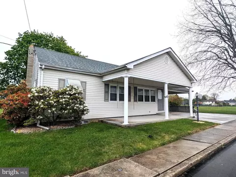 221 Center St, Mcsherrystown, PA 17344
