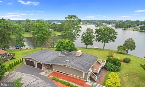 93 Meade Dr, Gettysburg, PA 17325
