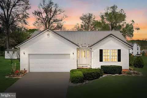 7 Victor Dr, Biglerville, PA 17307
