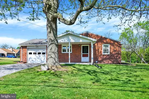 2 Sunset Dr, Gettysburg, PA 17325