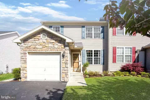 295 Maple Dr, Hanover, PA 17331