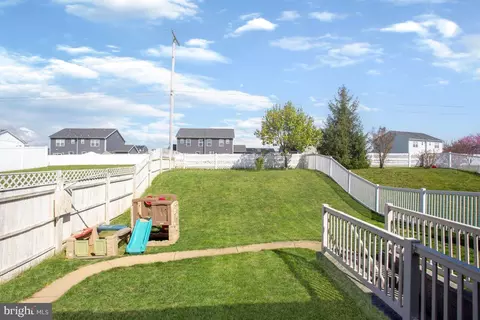Exterior - 295 Maple Dr, Hanover, PA 17331 photo 4 of 6