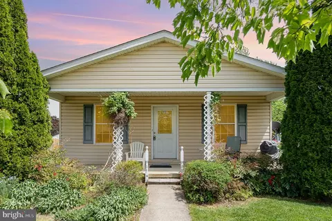 35 Delaware Ave, Littlestown, PA 17340