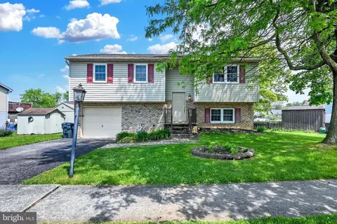 133 Conewago Dr, Hanover, PA 17331
