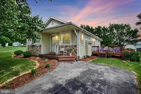 26 Pleasanton Dr, East Berlin, PA 17316