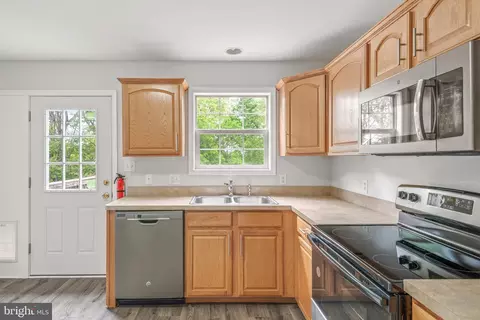 Kitchen - 149 Maple Dr, Hanover, PA 17331 photo 2 of 2