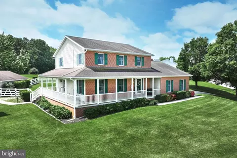 61 Fox Tail Dr, Hanover, PA 17331