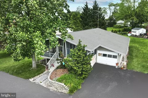 1024 Burnside Dr, Gettysburg, PA 17325
