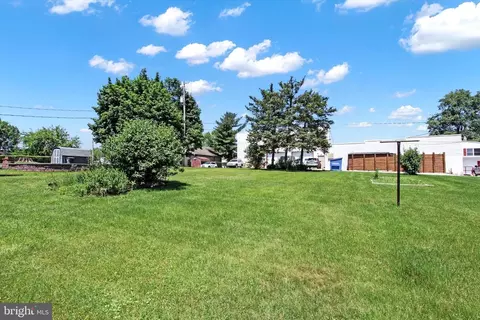 Exterior - 607 Maple Ave, Hanover, PA 17331 photo 5 of 6