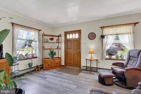Entry Way - 607 Maple Ave, Hanover, PA 17331 photo 1 of 5