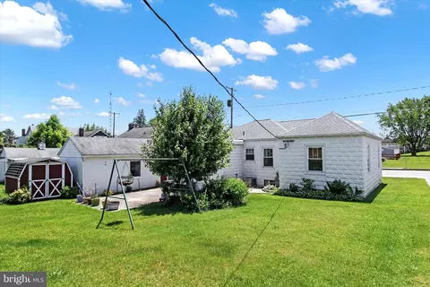 Exterior - 607 Maple Ave, Hanover, PA 17331 photo 3 of 6