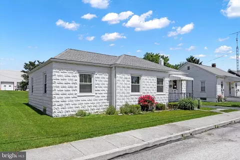 Exterior - 607 Maple Ave, Hanover, PA 17331 photo 2 of 6