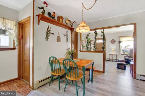 Entry Way - 607 Maple Ave, Hanover, PA 17331 photo 4 of 5