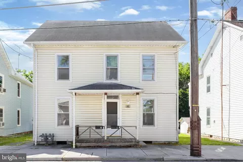 109 Lumber St, Littlestown, PA 17340