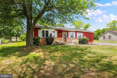 312 Forrest Dr, Gettysburg, PA 17325