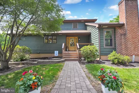 545 Lake Meade Dr, East Berlin, PA 17316