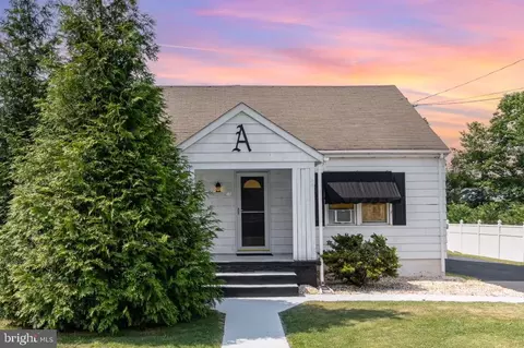 30 Cedar Ave, Gettysburg, PA 17325