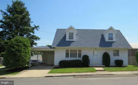 25 James Ave, Littlestown, PA 17340