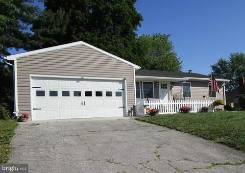 1030 Littlestown Rd, Littlestown, PA 17340