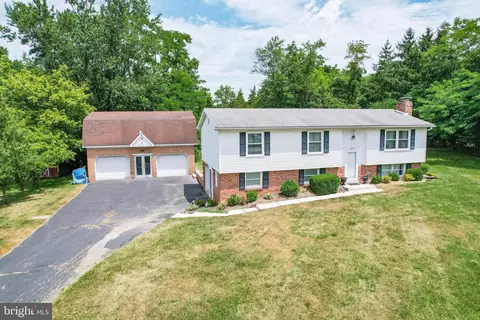 3822 York Rd, New Oxford, PA 17350