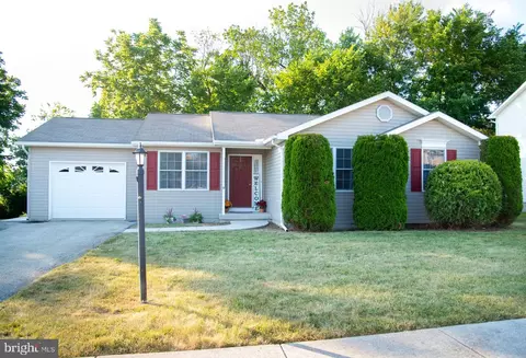 17 Maria Dr, Mcsherrystown, PA 17344