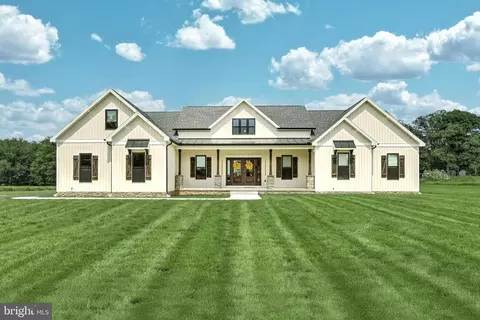 3215 Oxford Rd, New Oxford, PA 17350