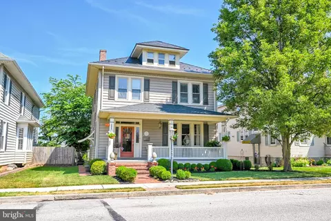 327 Ridge Ave, Mcsherrystown, PA 17344