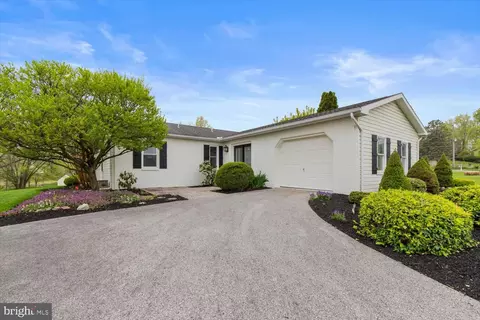 69 Longstreet Dr, East Berlin, PA 17316