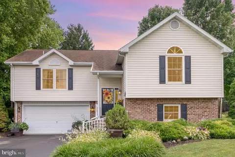 413 Lake Meade Dr, East Berlin, PA 17316